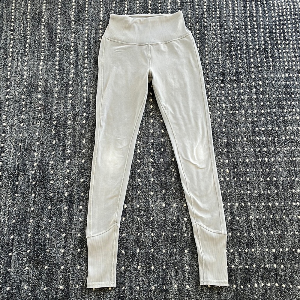 Gray alo yoga pants